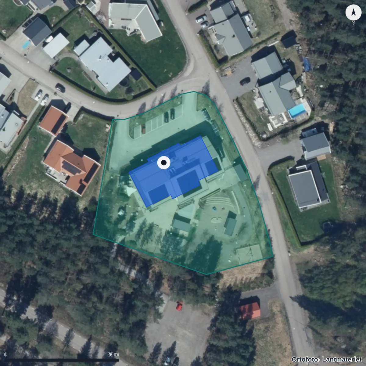 Flygbild över Förskolan Slättaskogen, ortofoto från Lantmäteriet