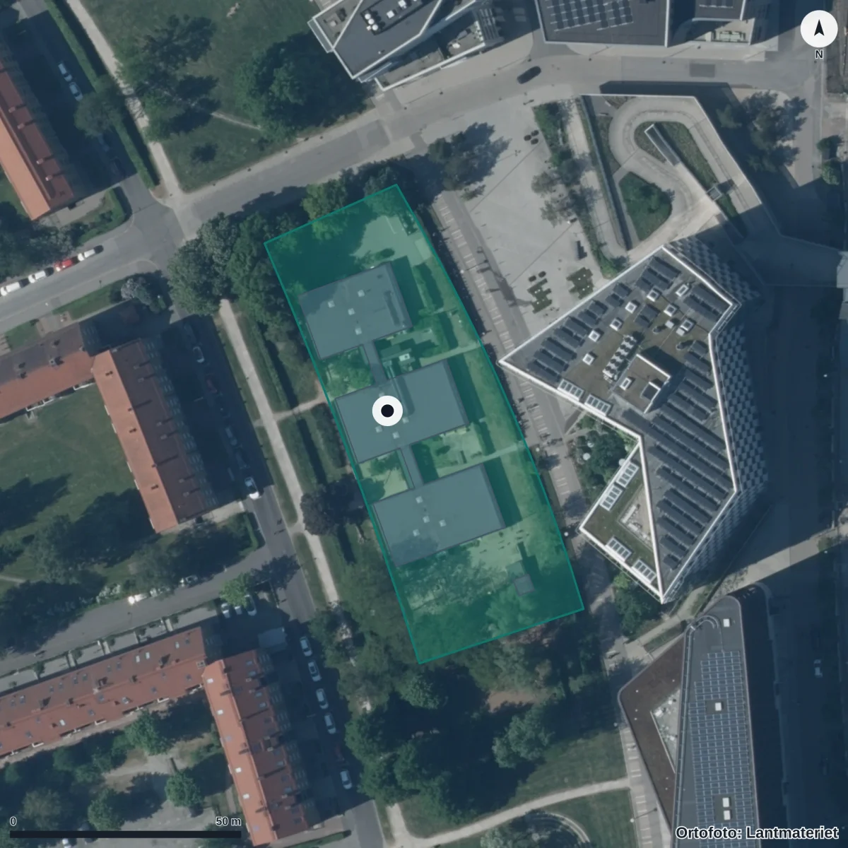 Flygbild över Forsbergs Minne Förskola, ortofoto från Lantmäteriet