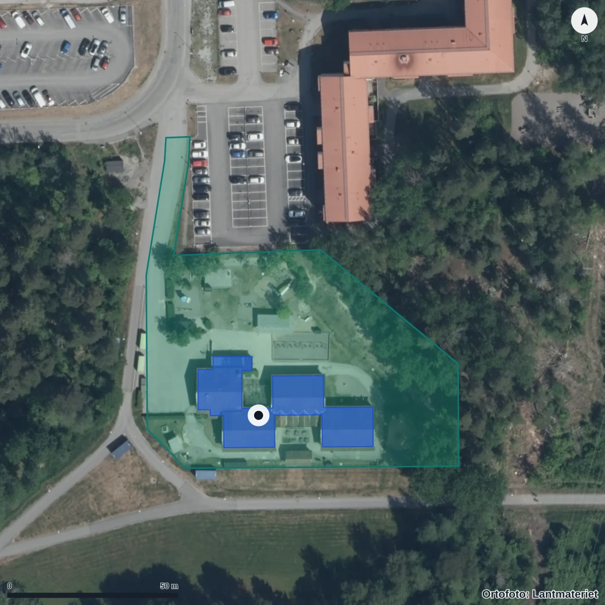 Flygbild över Trossens Förskola, ortofoto från Lantmäteriet