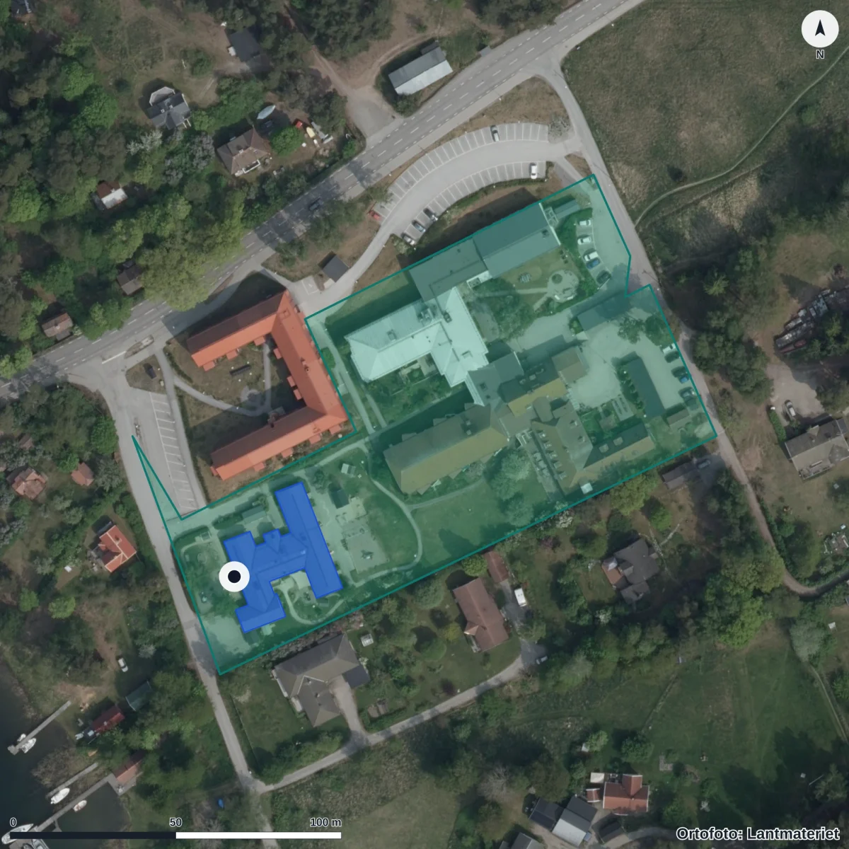 Flygbild över Djurö Förskola, ortofoto från Lantmäteriet