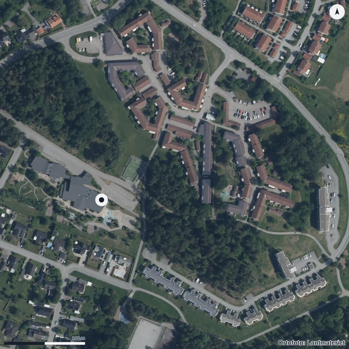 Flygbild över Tils Förskola, ortofoto från Lantmäteriet
