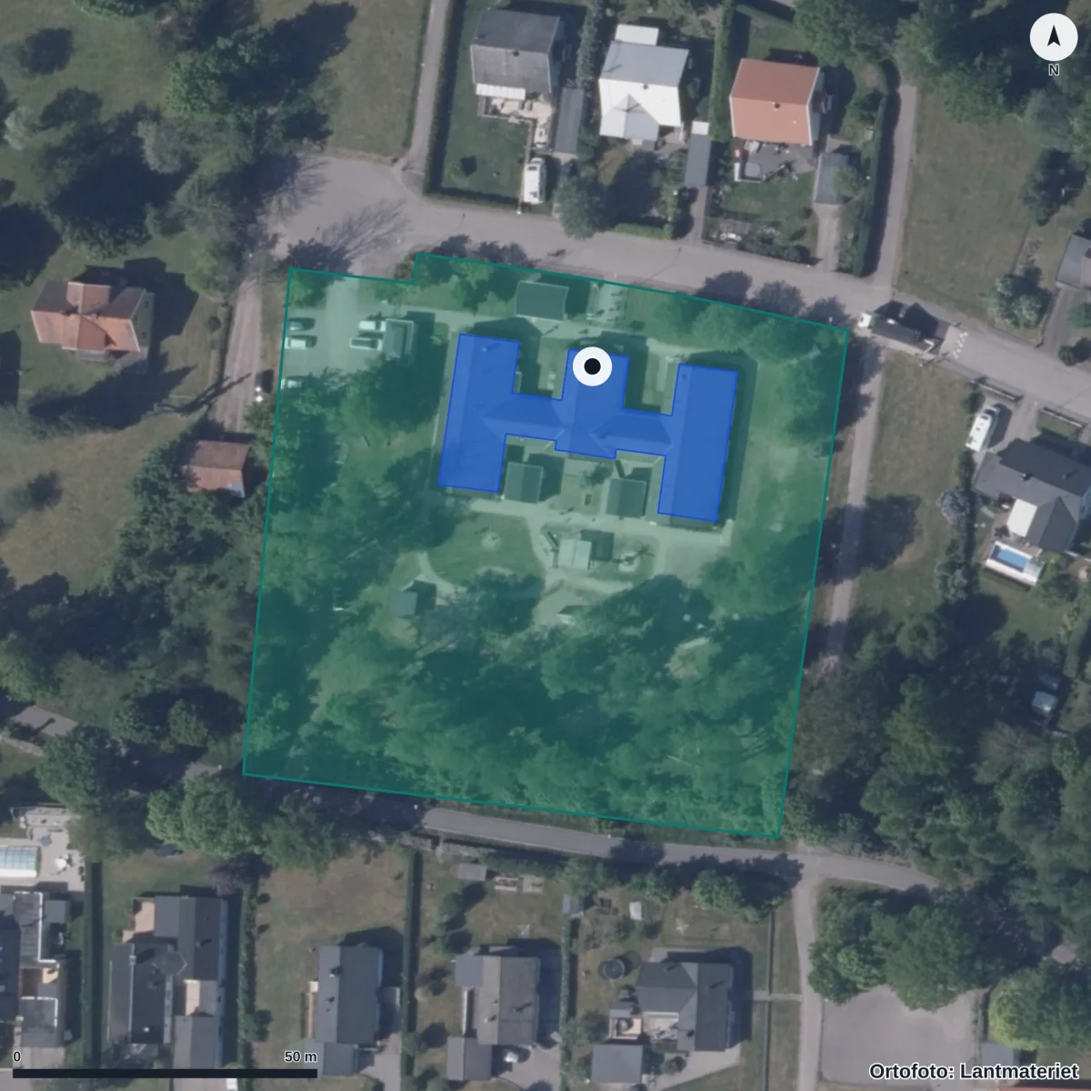 Flygbild över Förskolan Lindeberga-sjöängen, ortofoto från Lantmäteriet