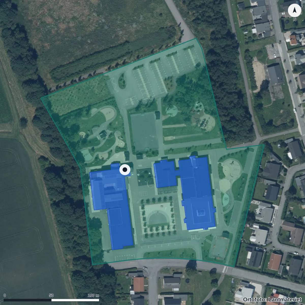 Flygbild över Helgedals Förskola, ortofoto från Lantmäteriet