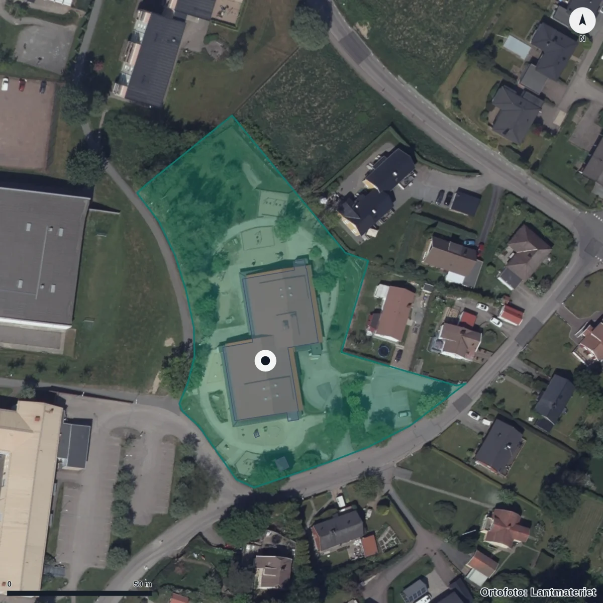 Flygbild över Bohus Förskola, ortofoto från Lantmäteriet