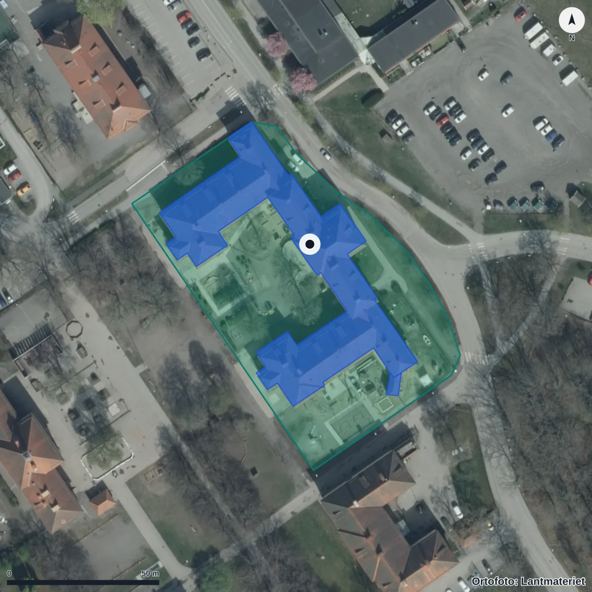 Flygbild över Strängnäs Montessori, ortofoto från Lantmäteriet