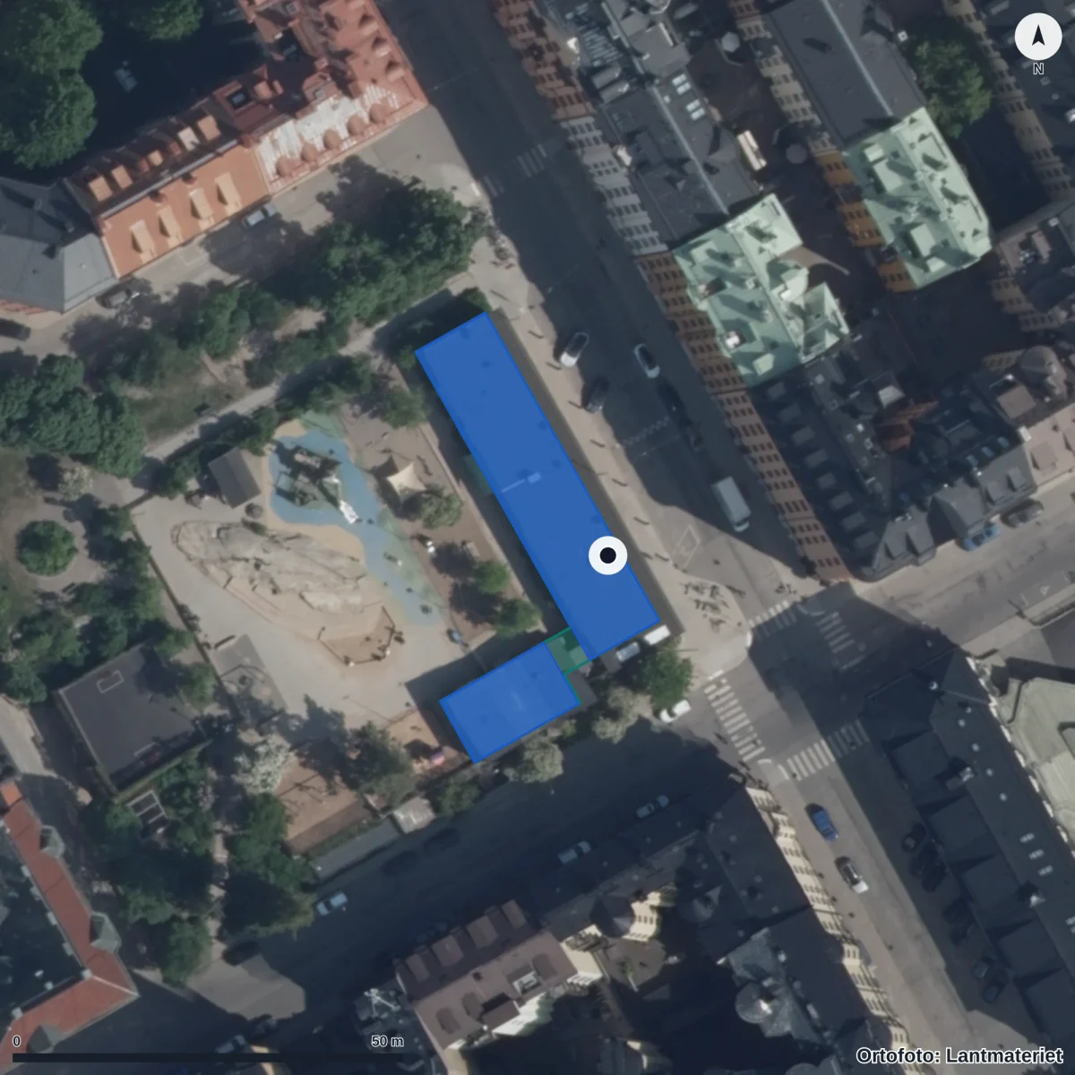 Flygbild över Vasastans Montessoriskola, ortofoto från Lantmäteriet