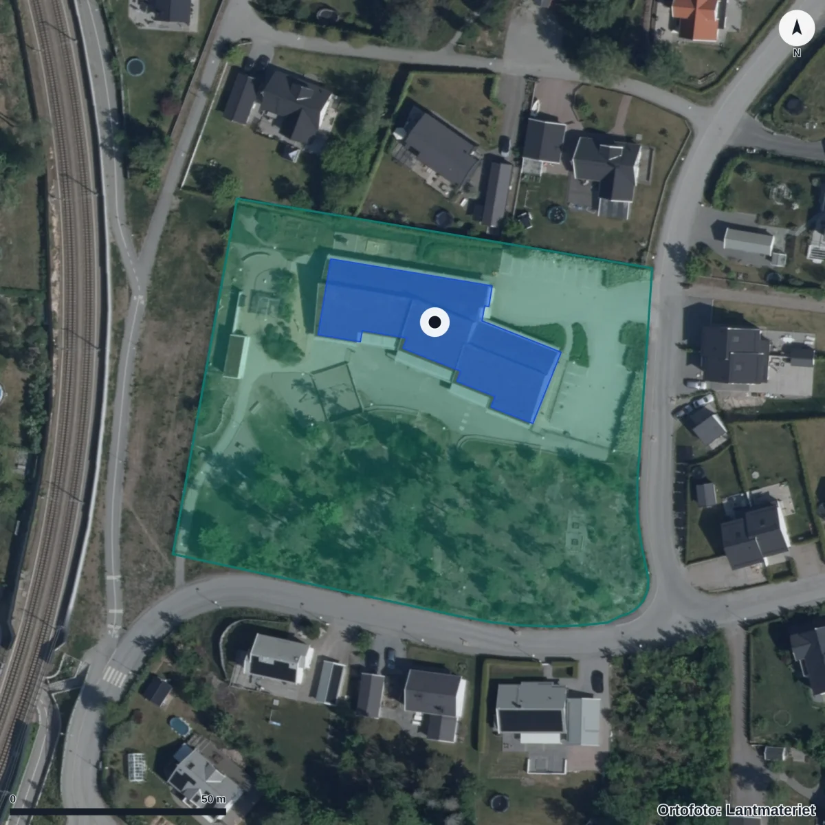 Flygbild över Trädgårdsstadens Fsk, ortofoto från Lantmäteriet