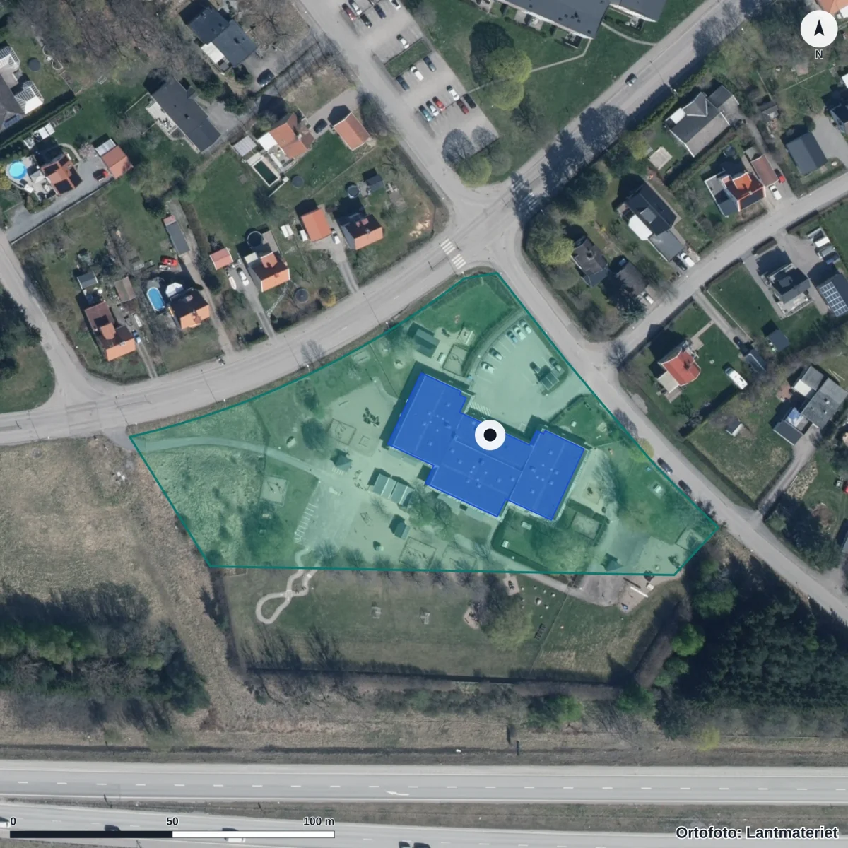 Flygbild över Norrvallavägens Förskola, ortofoto från Lantmäteriet