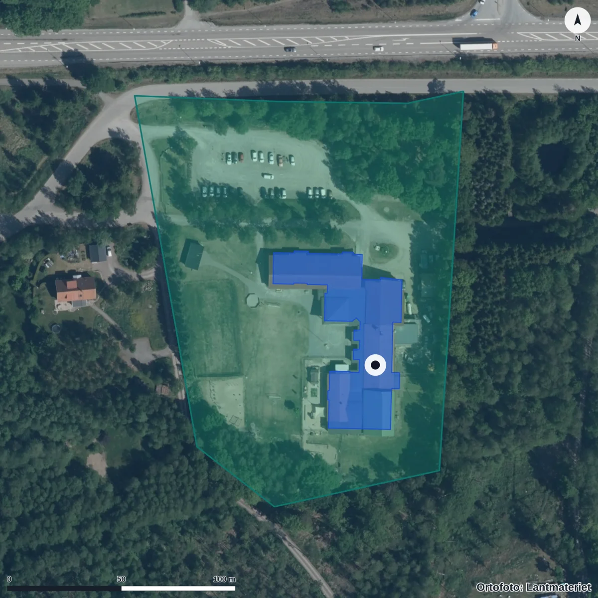 Flygbild över Förskola Solängskolan, ortofoto från Lantmäteriet