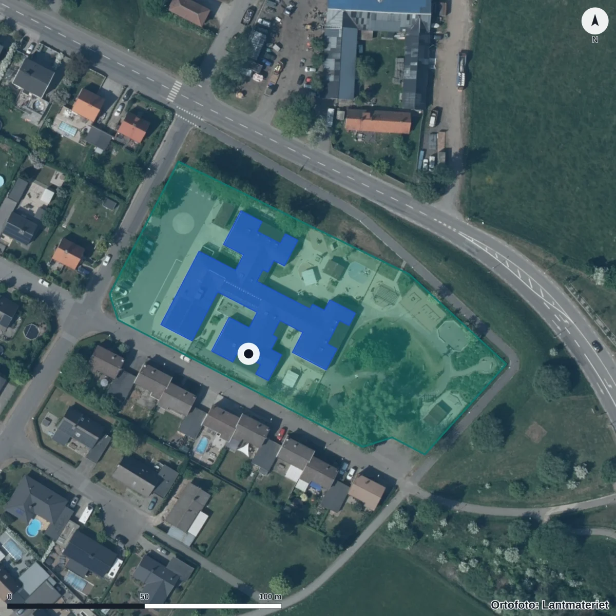 Flygbild över Lackalänga Förskola, ortofoto från Lantmäteriet