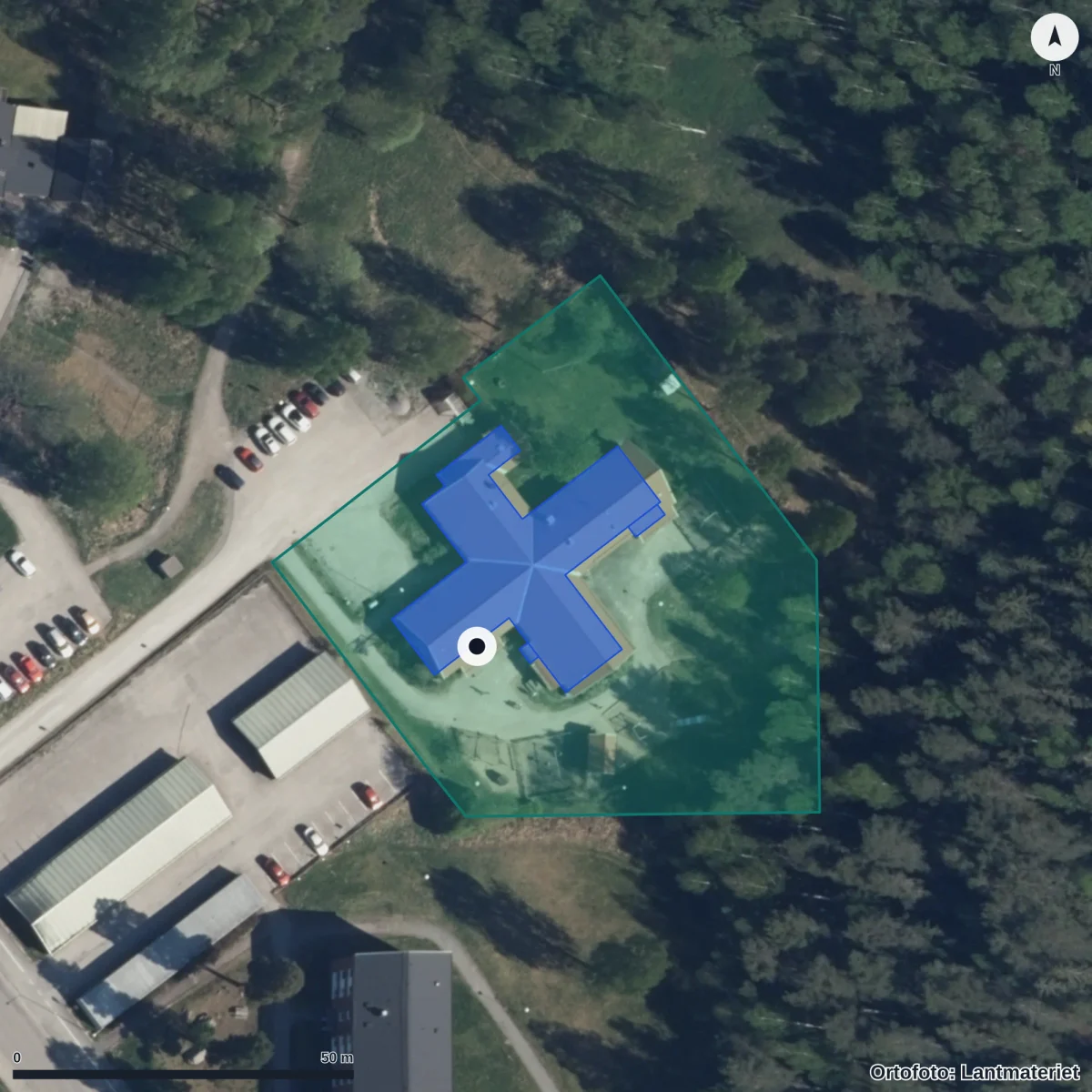 Flygbild över Biskopsnäsets Förskola, ortofoto från Lantmäteriet