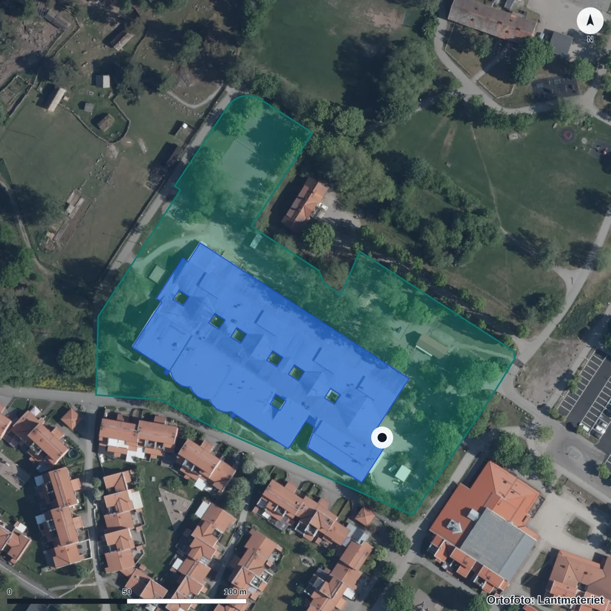 Flygbild över Sverigefinska Förskolan, ortofoto från Lantmäteriet