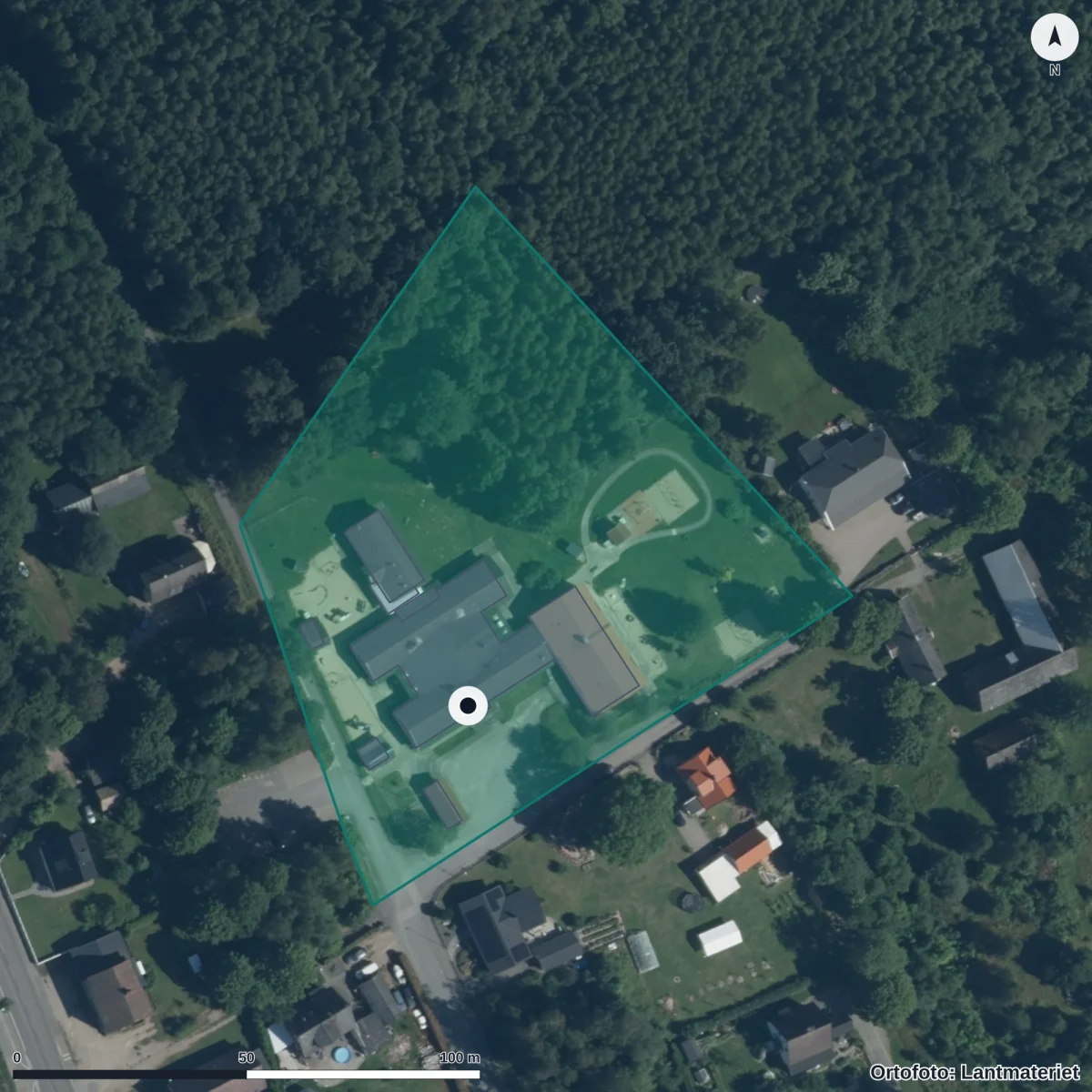 Flygbild över Hattstugans Förskola, ortofoto från Lantmäteriet