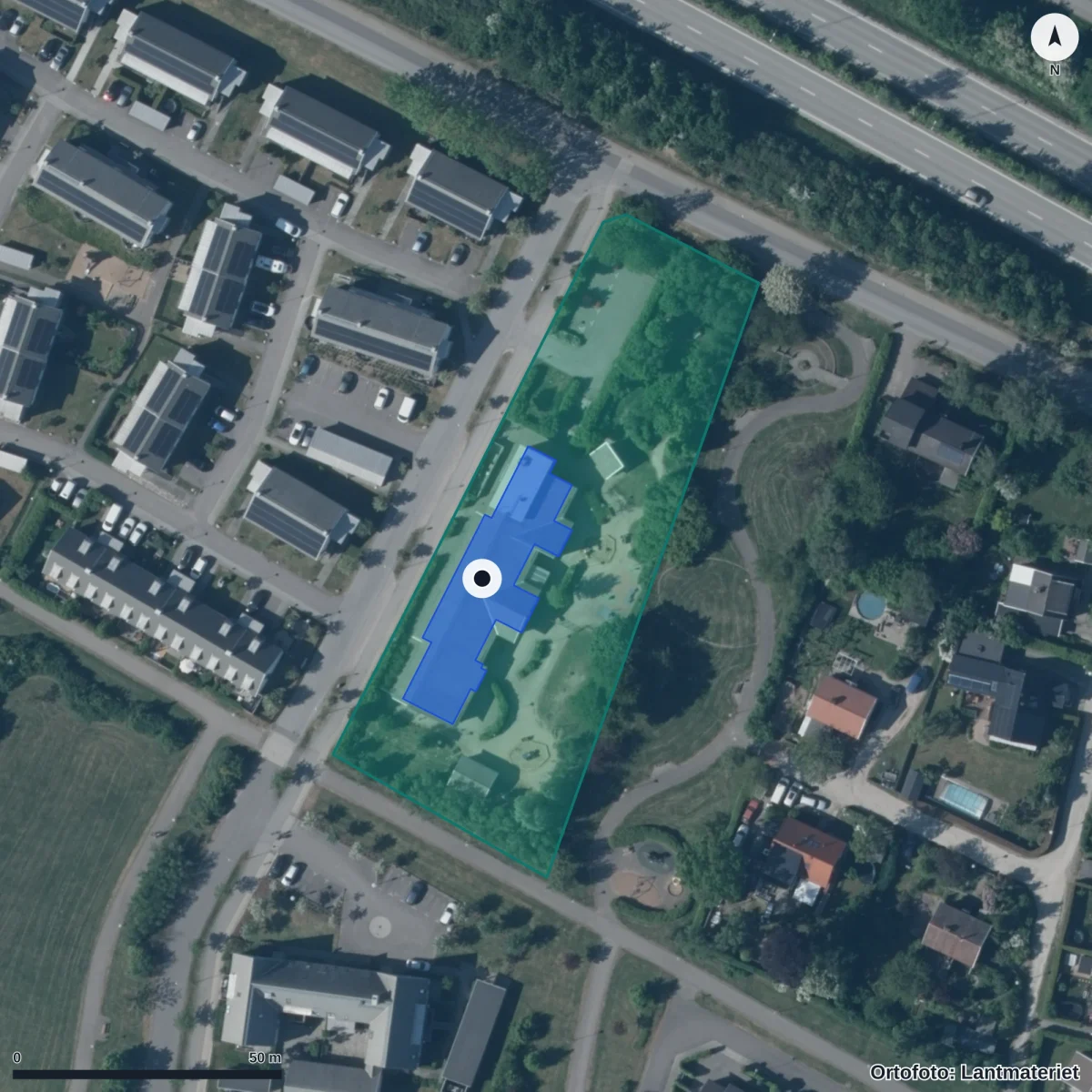 Flygbild över Ängslyckans Förskola, ortofoto från Lantmäteriet