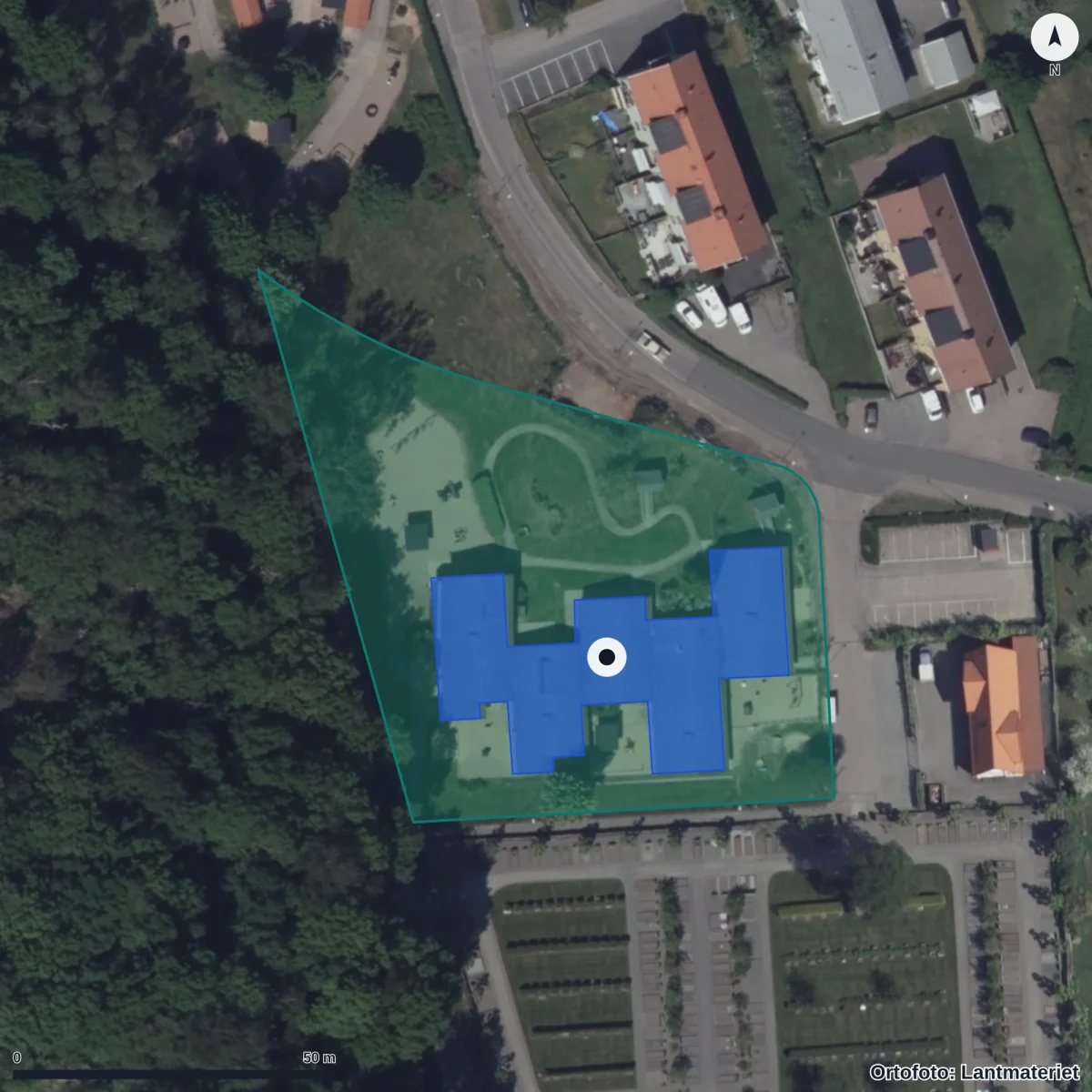Flygbild över Surte Förskola, ortofoto från Lantmäteriet