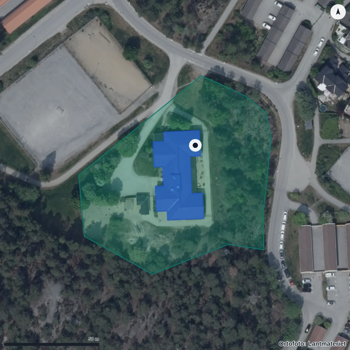 Flygbild över Fjärdens Förskola, ortofoto från Lantmäteriet