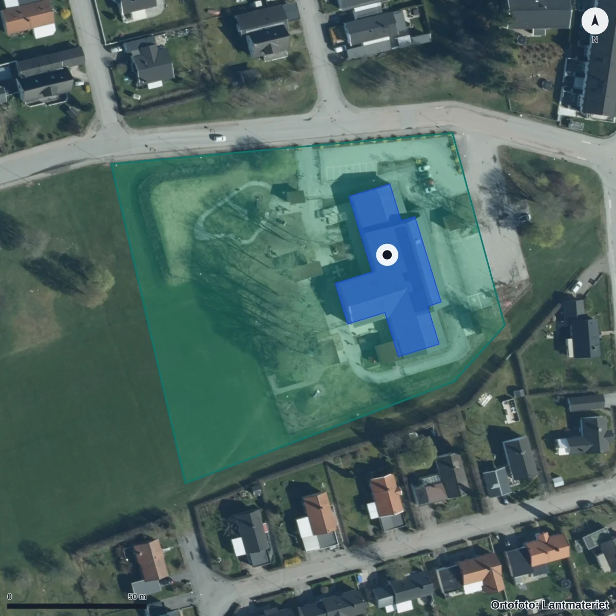 Flygbild över Lövstalöts Förskola, ortofoto från Lantmäteriet