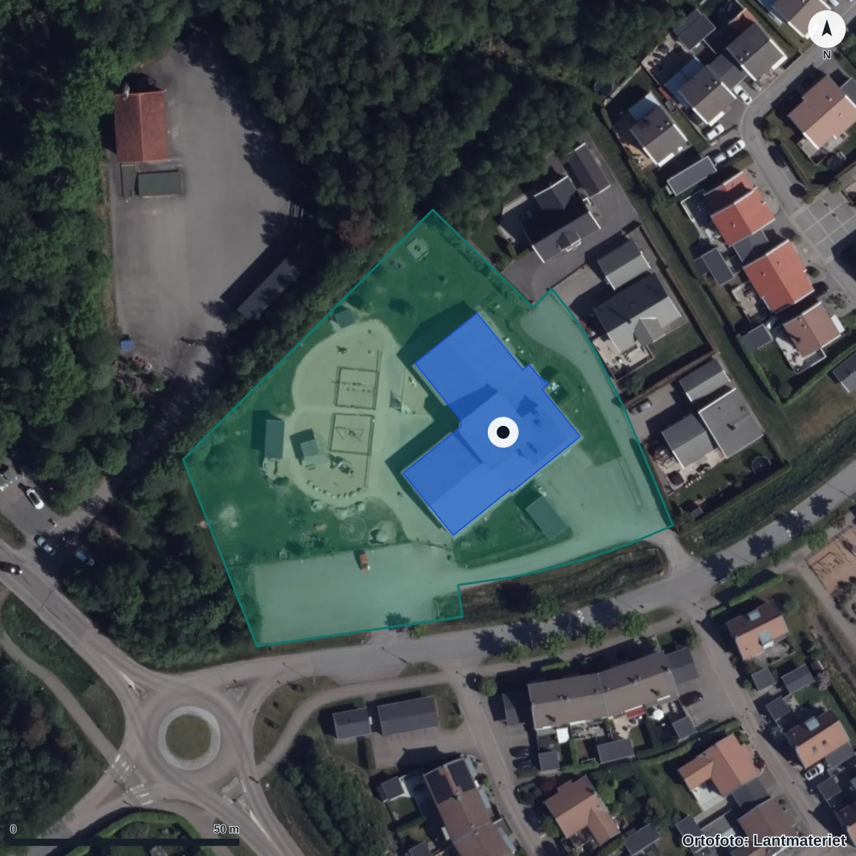 Flygbild över Presse Park Förskola, ortofoto från Lantmäteriet