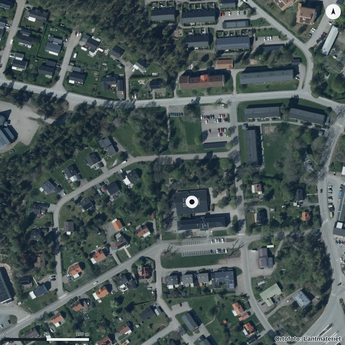 Flygbild över Förskolan Furustugan, ortofoto från Lantmäteriet