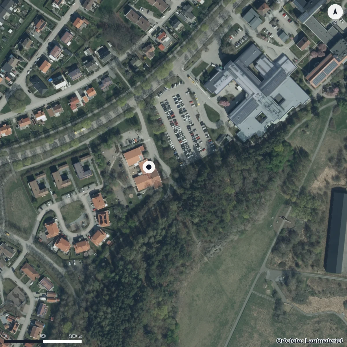 Flygbild över Gröngarns Förskola, ortofoto från Lantmäteriet