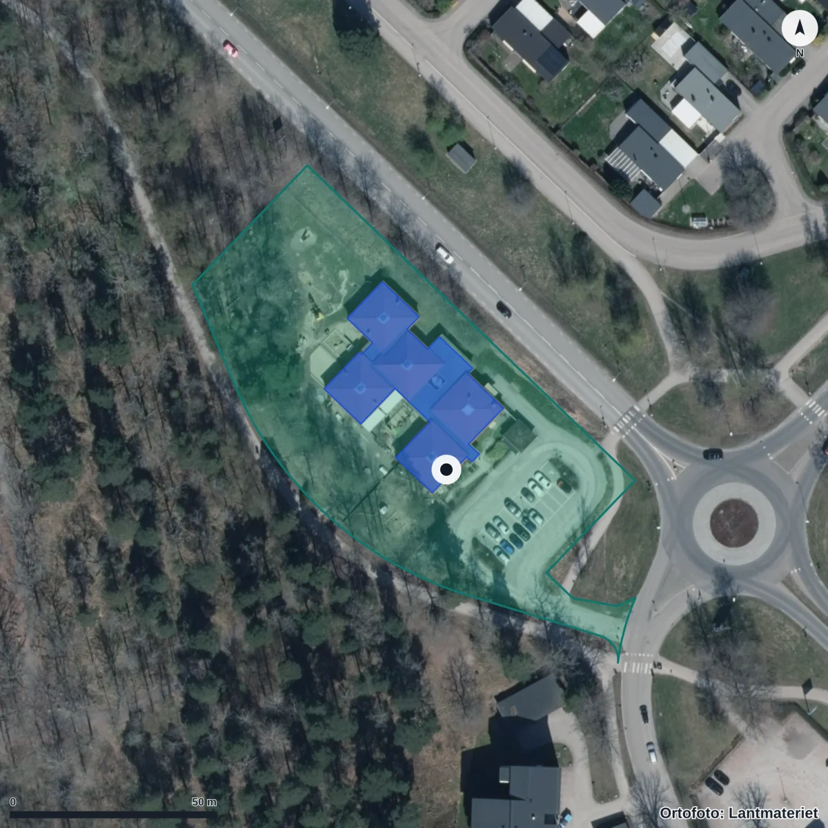 Flygbild över Förskolan Emilia Öst, ortofoto från Lantmäteriet