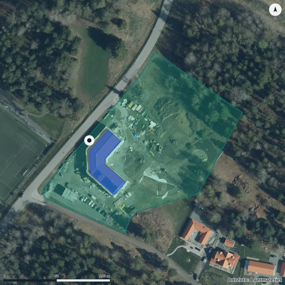 Flygbild över Bälingeby Förskola, ortofoto från Lantmäteriet