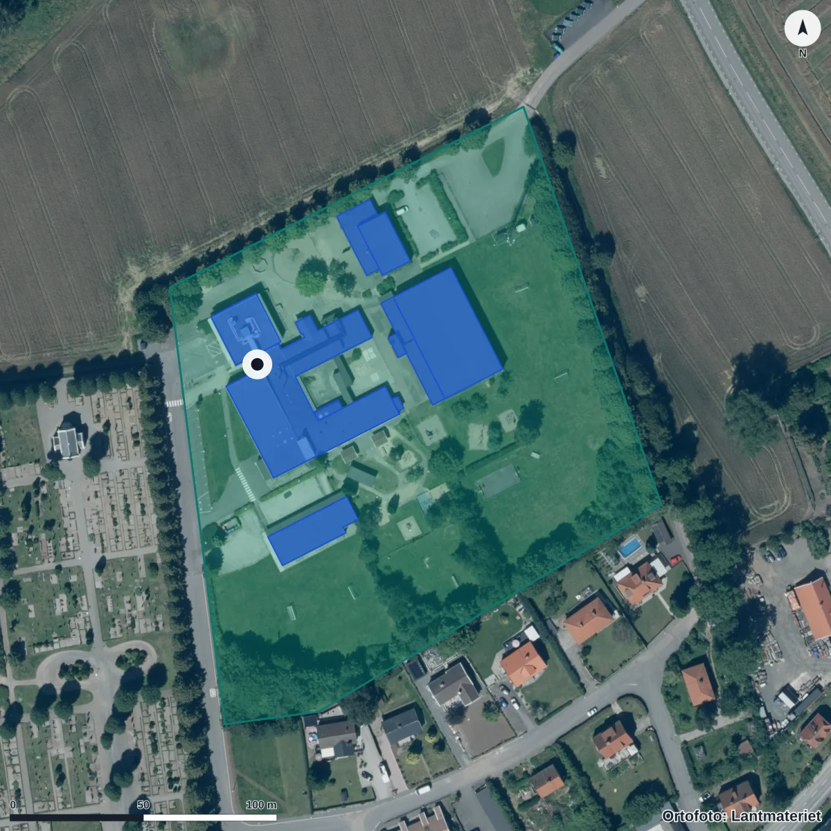 Flygbild över Borrby Förskola, ortofoto från Lantmäteriet