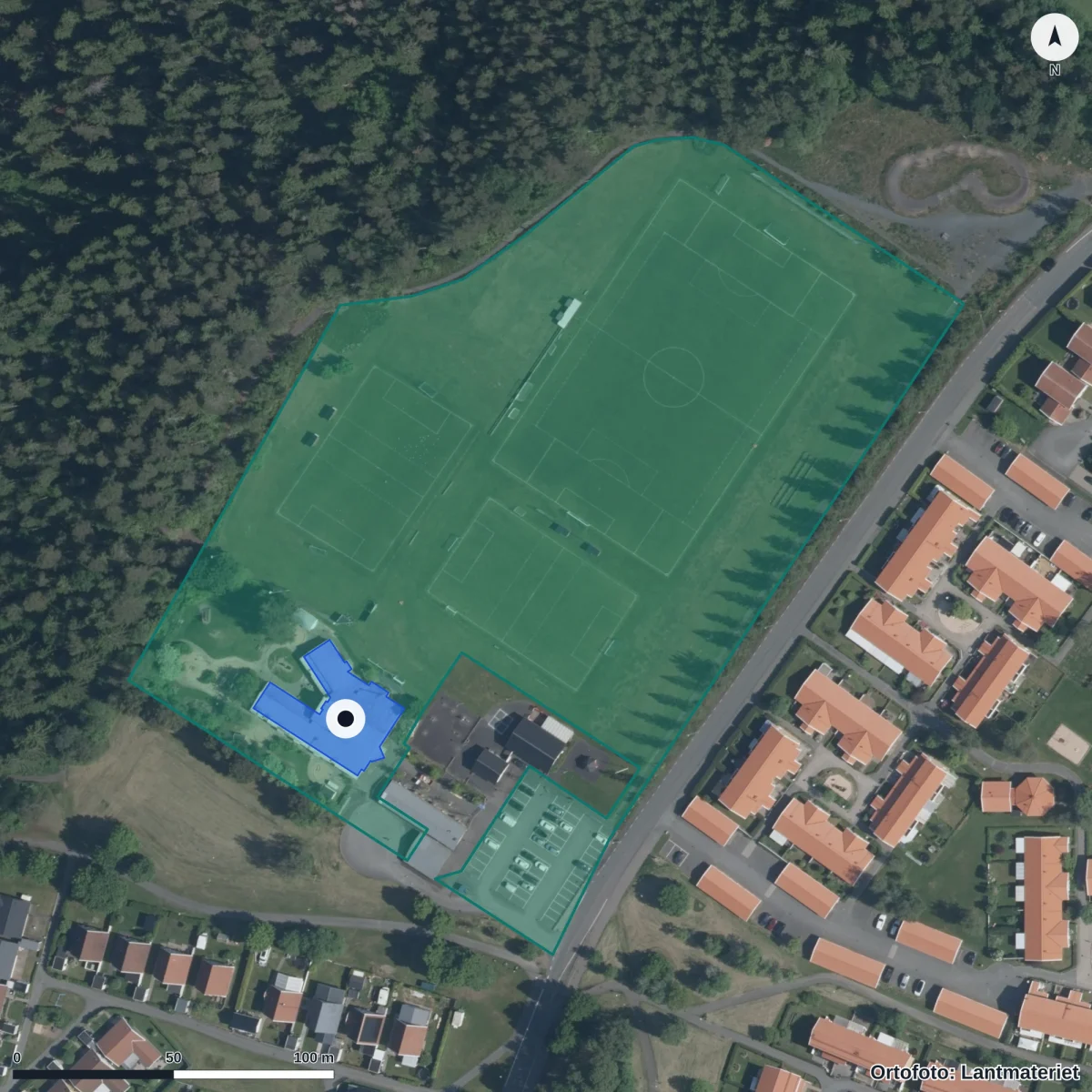 Flygbild över Valhalls Förskola, ortofoto från Lantmäteriet