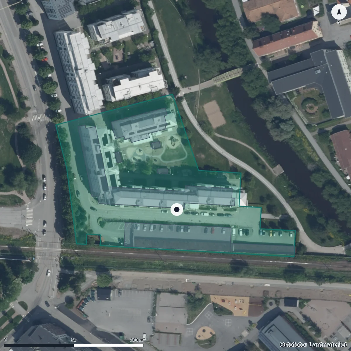 Flygbild över Fyrisvallens Förskola, ortofoto från Lantmäteriet