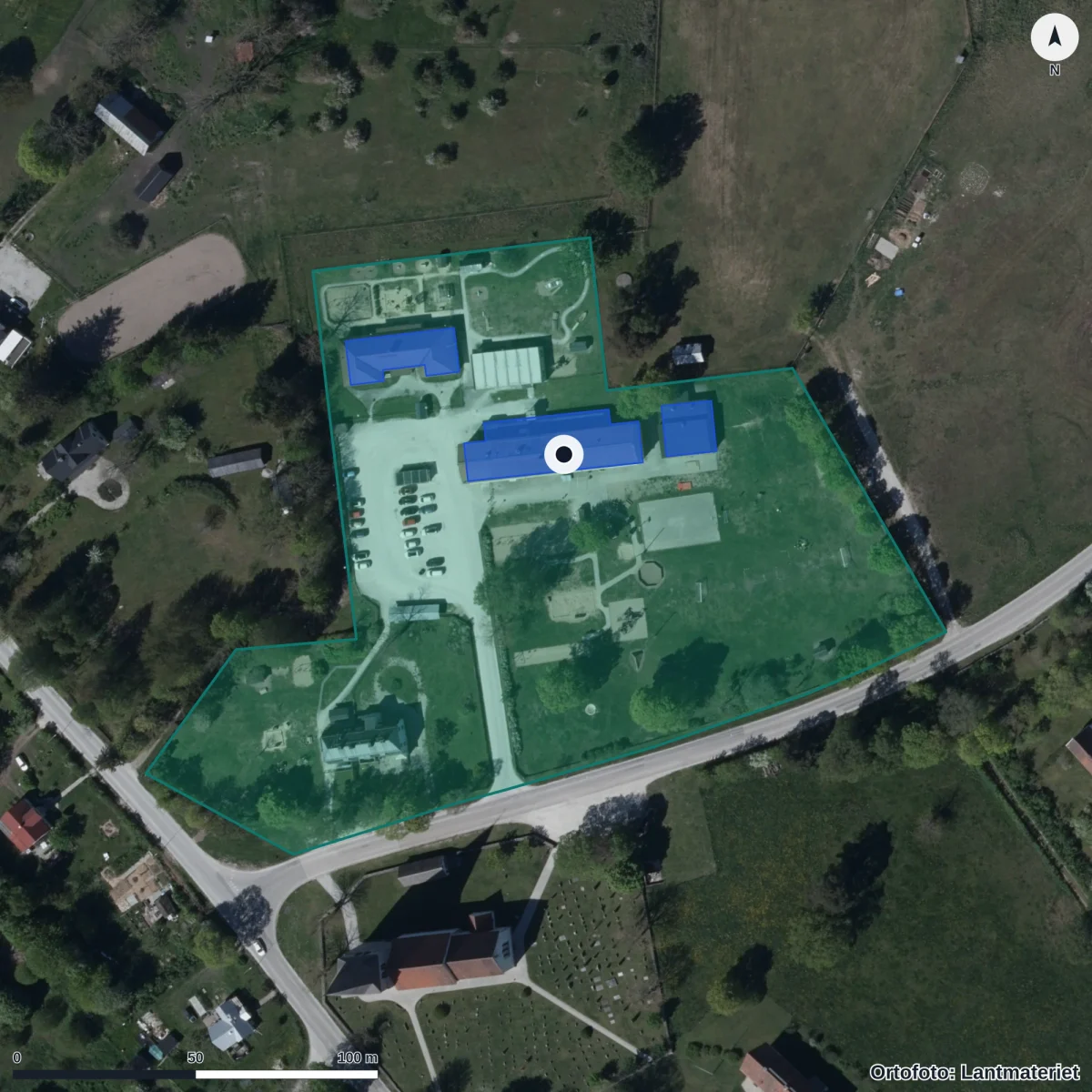 Flygbild över Sanda Förskola, ortofoto från Lantmäteriet