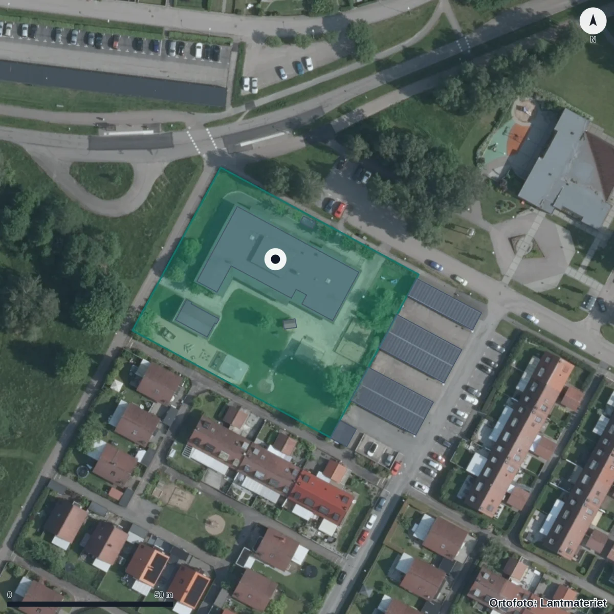 Flygbild över Ängsgård Förskola, ortofoto från Lantmäteriet
