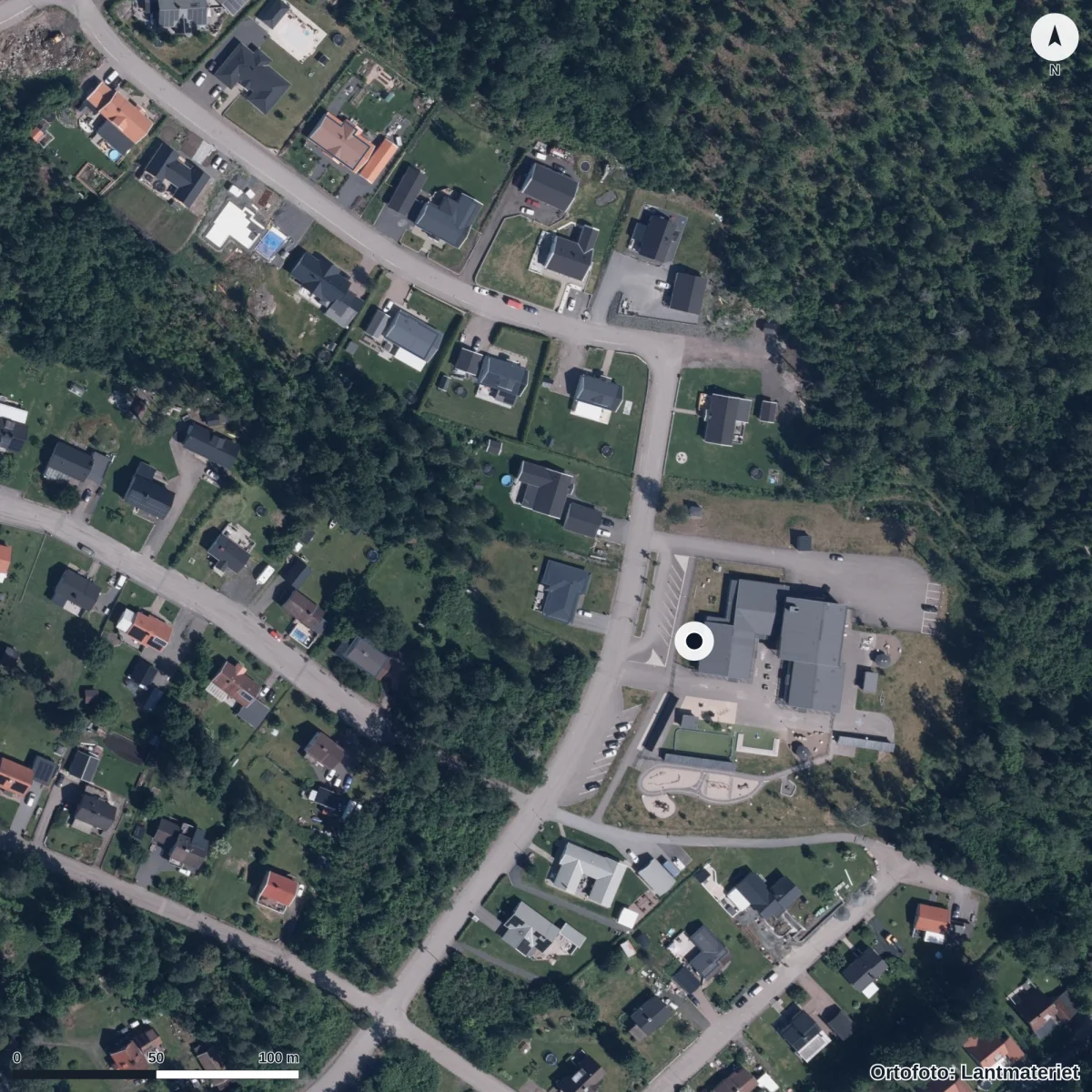 Flygbild över Förskolan Skutan, ortofoto från Lantmäteriet