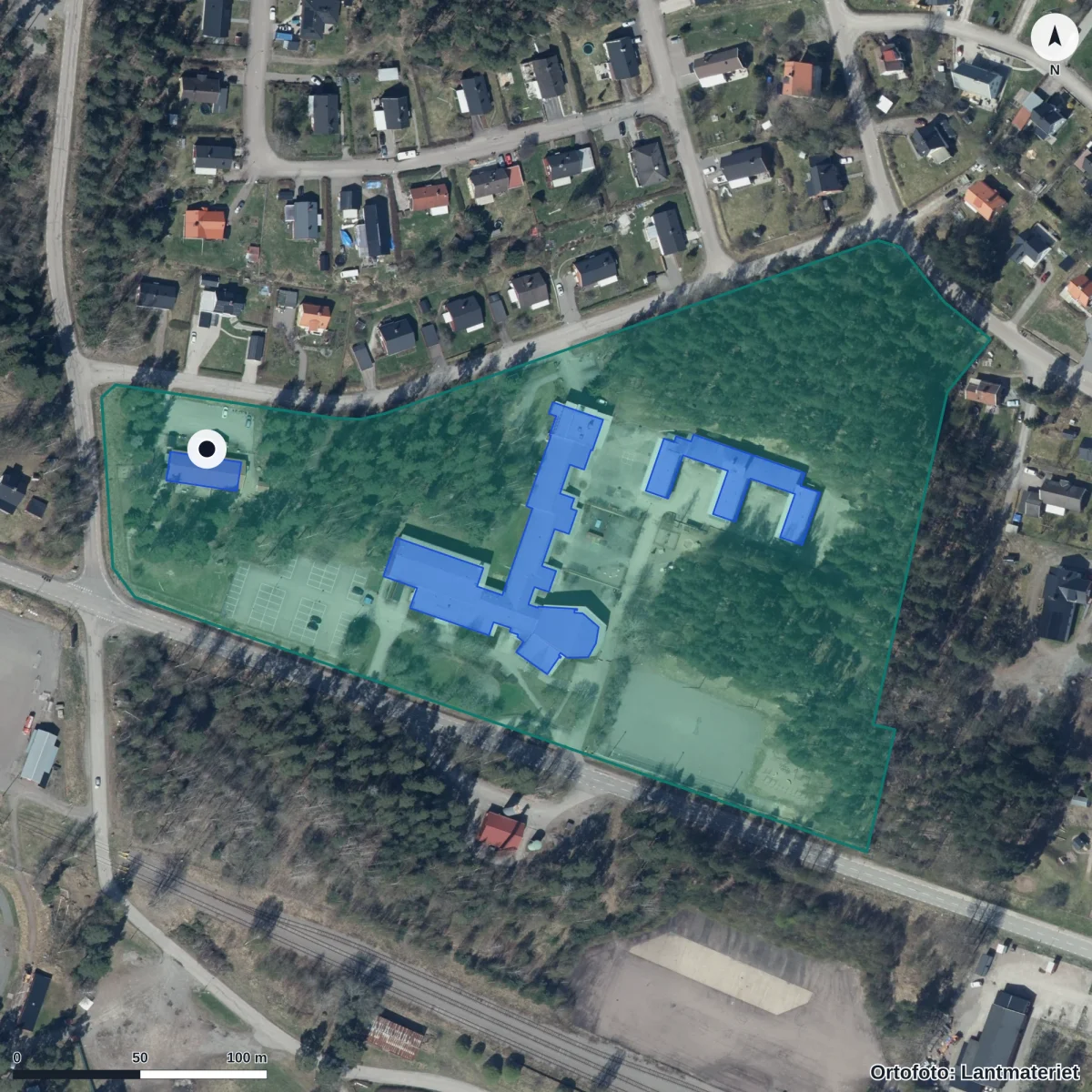Flygbild över Förskolan Stallgården, ortofoto från Lantmäteriet