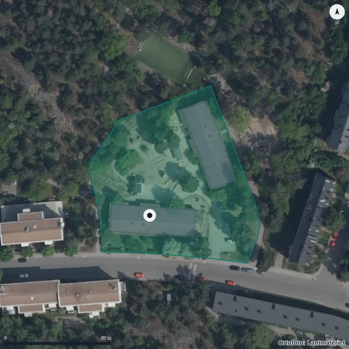 Flygbild över Förskolan Skogen, Pysslingen, ortofoto från Lantmäteriet