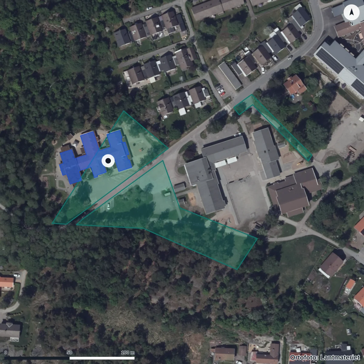 Flygbild över Bräcke Förskola, ortofoto från Lantmäteriet
