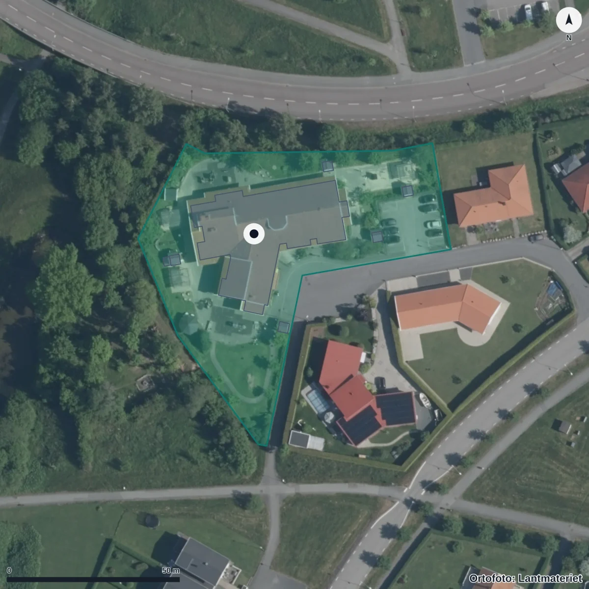 Flygbild över Jära Gårds Förskola, ortofoto från Lantmäteriet