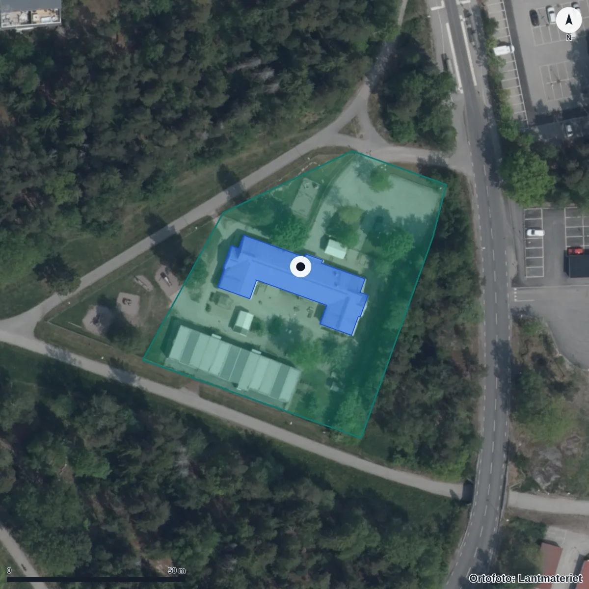 Flygbild över Kardemumman Förskola, ortofoto från Lantmäteriet