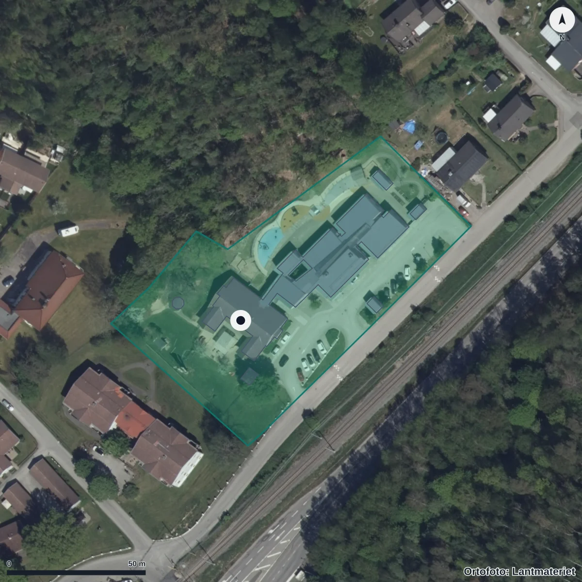 Flygbild över Ängsjögårdens Förskola, ortofoto från Lantmäteriet