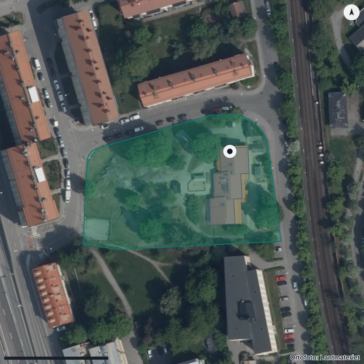 Flygbild över Förskolan Glasmålningen, ortofoto från Lantmäteriet