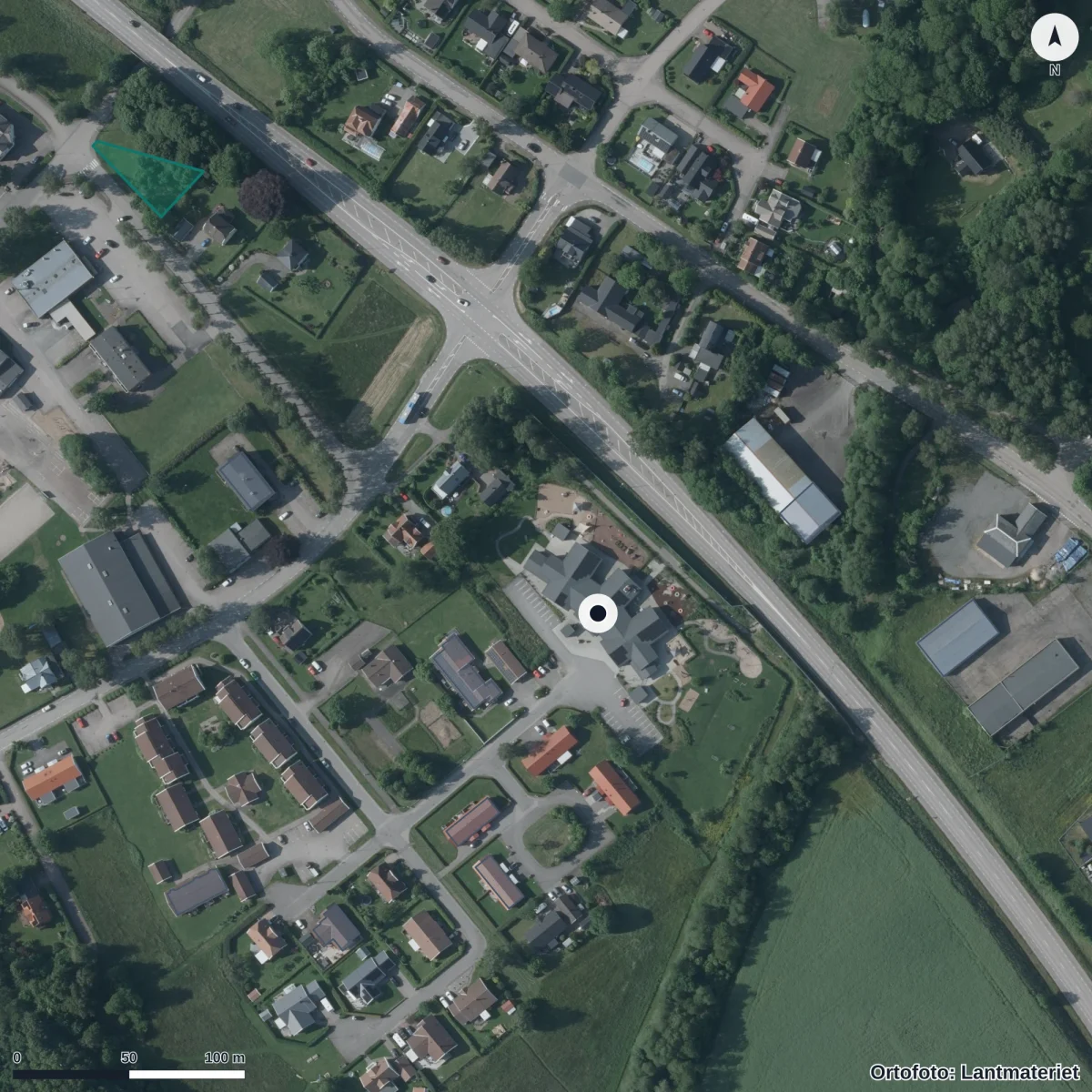 Flygbild över Slöinge Förskola, ortofoto från Lantmäteriet