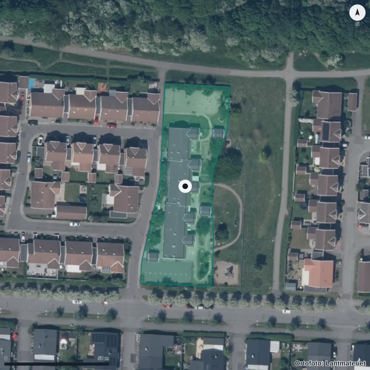 Flygbild över Floda Förskola, ortofoto från Lantmäteriet