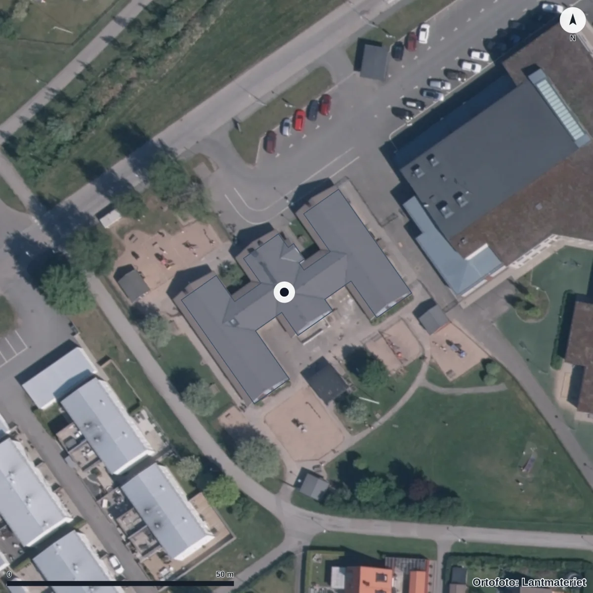 Flygbild över Majåkers Förskola, ortofoto från Lantmäteriet