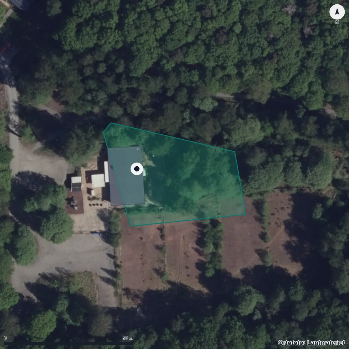 Flygbild över Råda Montessoriförskola, ortofoto från Lantmäteriet