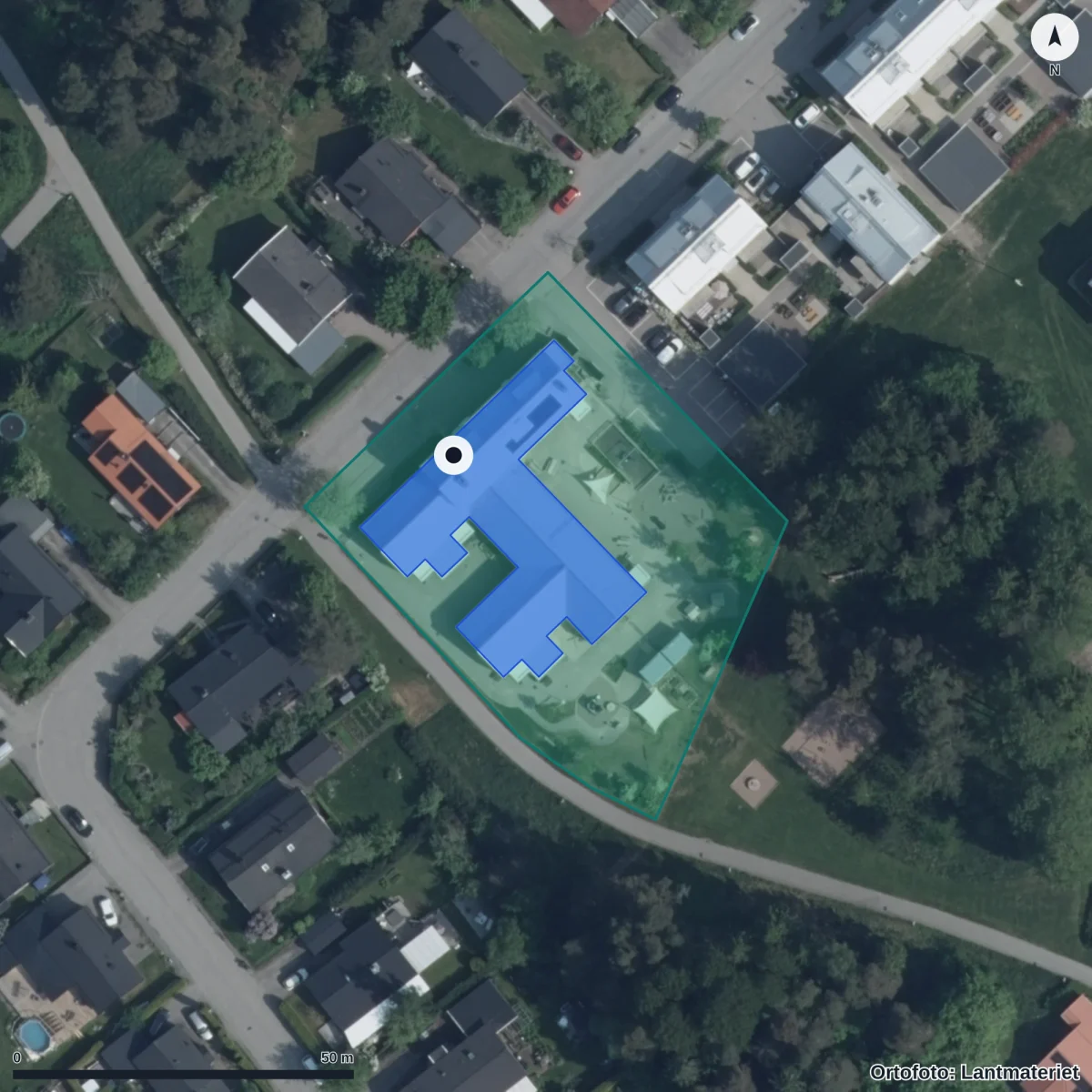 Flygbild över Almgården, ortofoto från Lantmäteriet