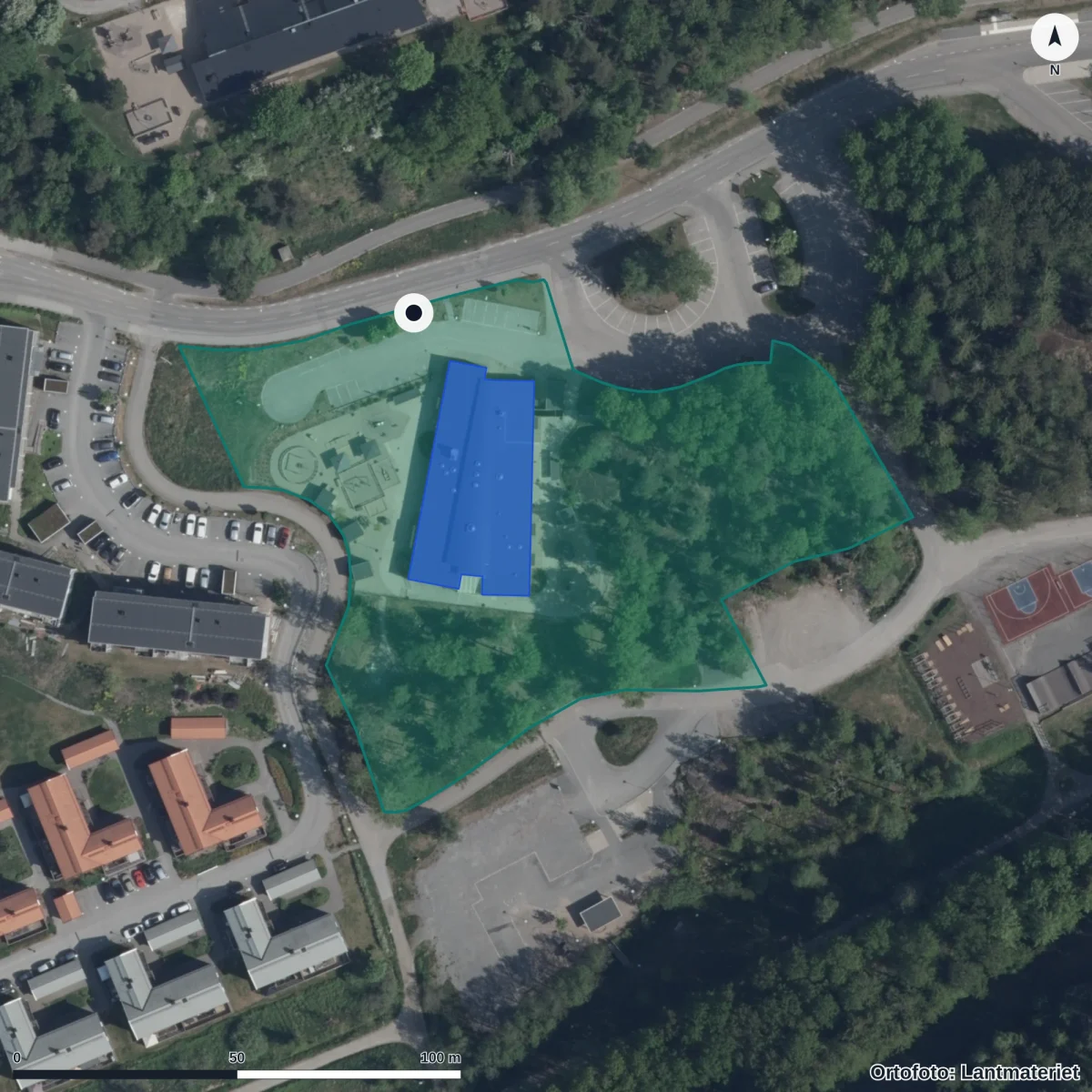 Flygbild över Visättravallens Förskola, ortofoto från Lantmäteriet