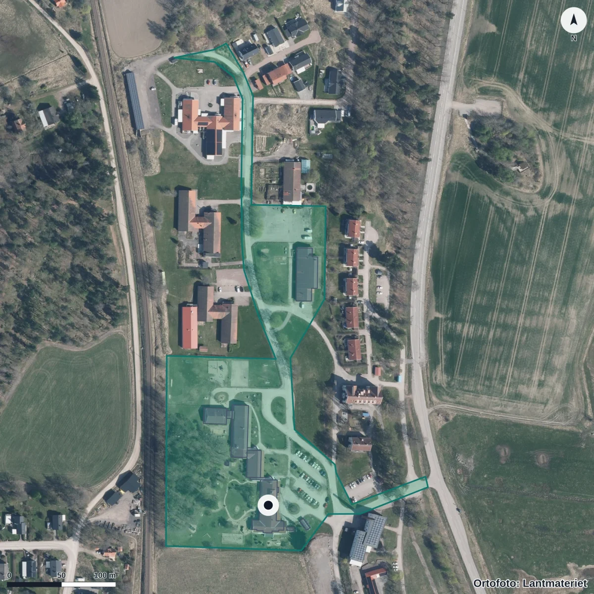 Flygbild över Strömsholms Förskola, ortofoto från Lantmäteriet