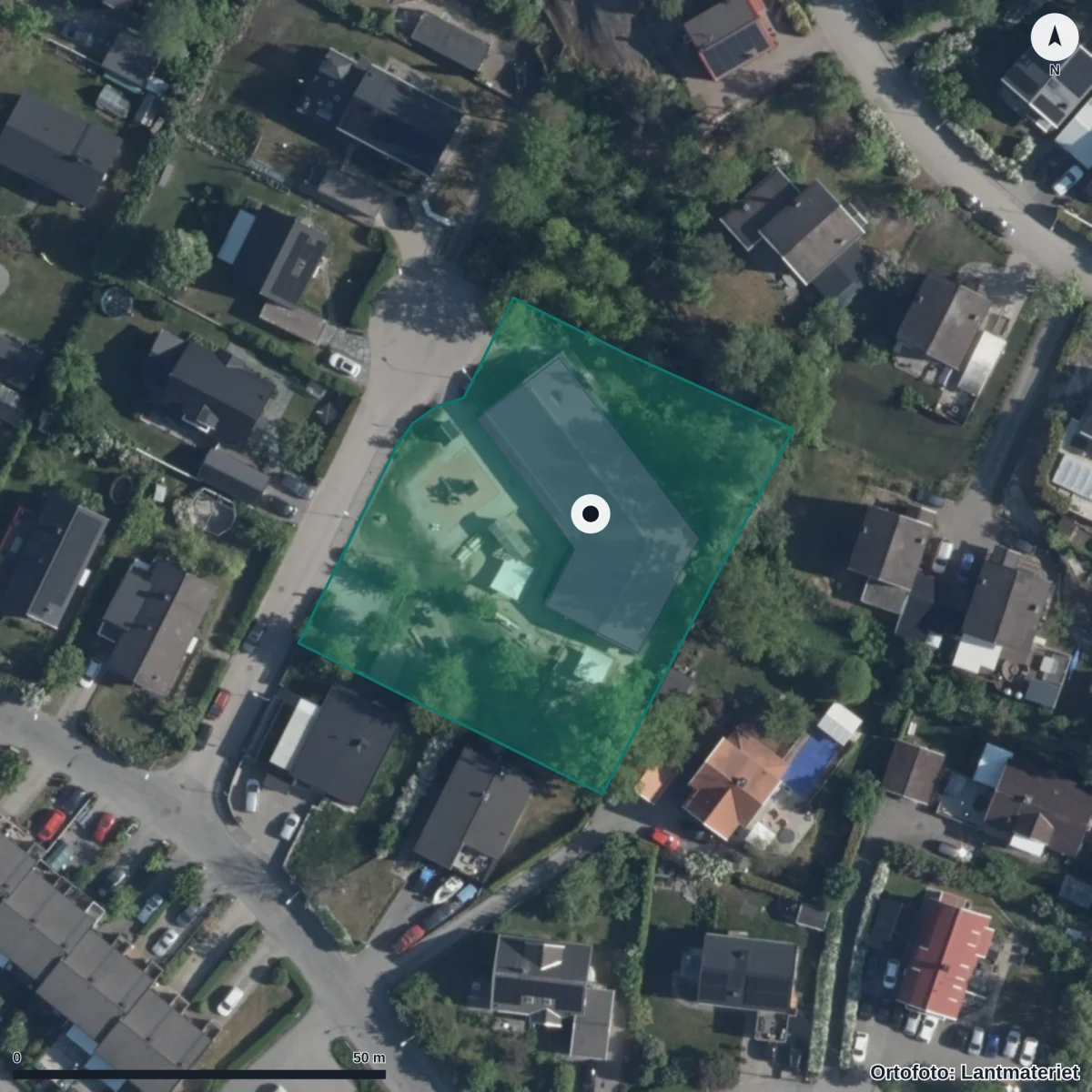 Flygbild över Förskolan Giraffen, Pysslingen, ortofoto från Lantmäteriet
