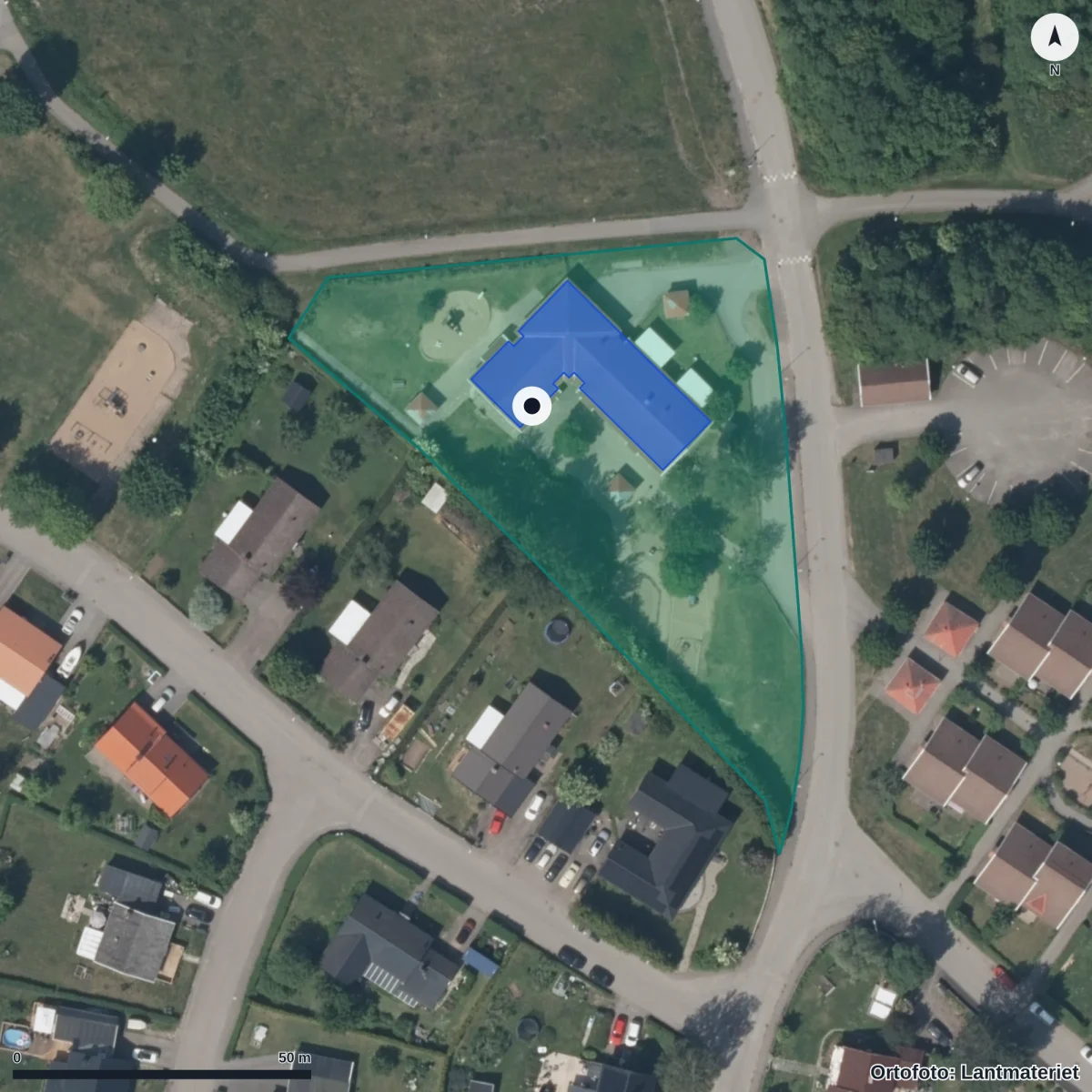 Flygbild över Förskolan Fornåsa, ortofoto från Lantmäteriet