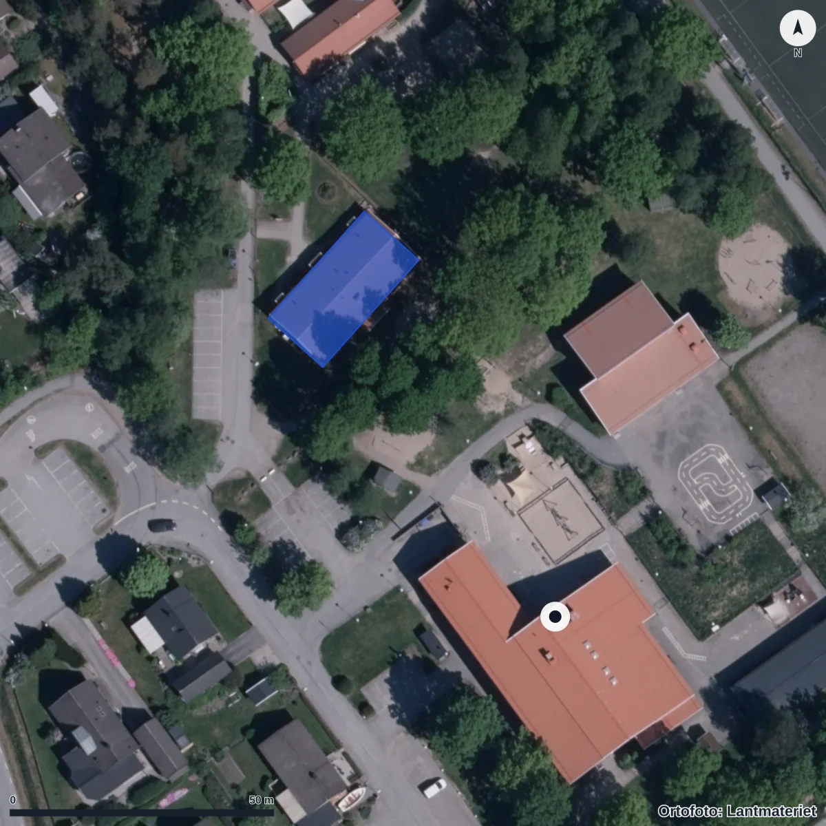 Flygbild över Rabbalshede Förskola, ortofoto från Lantmäteriet