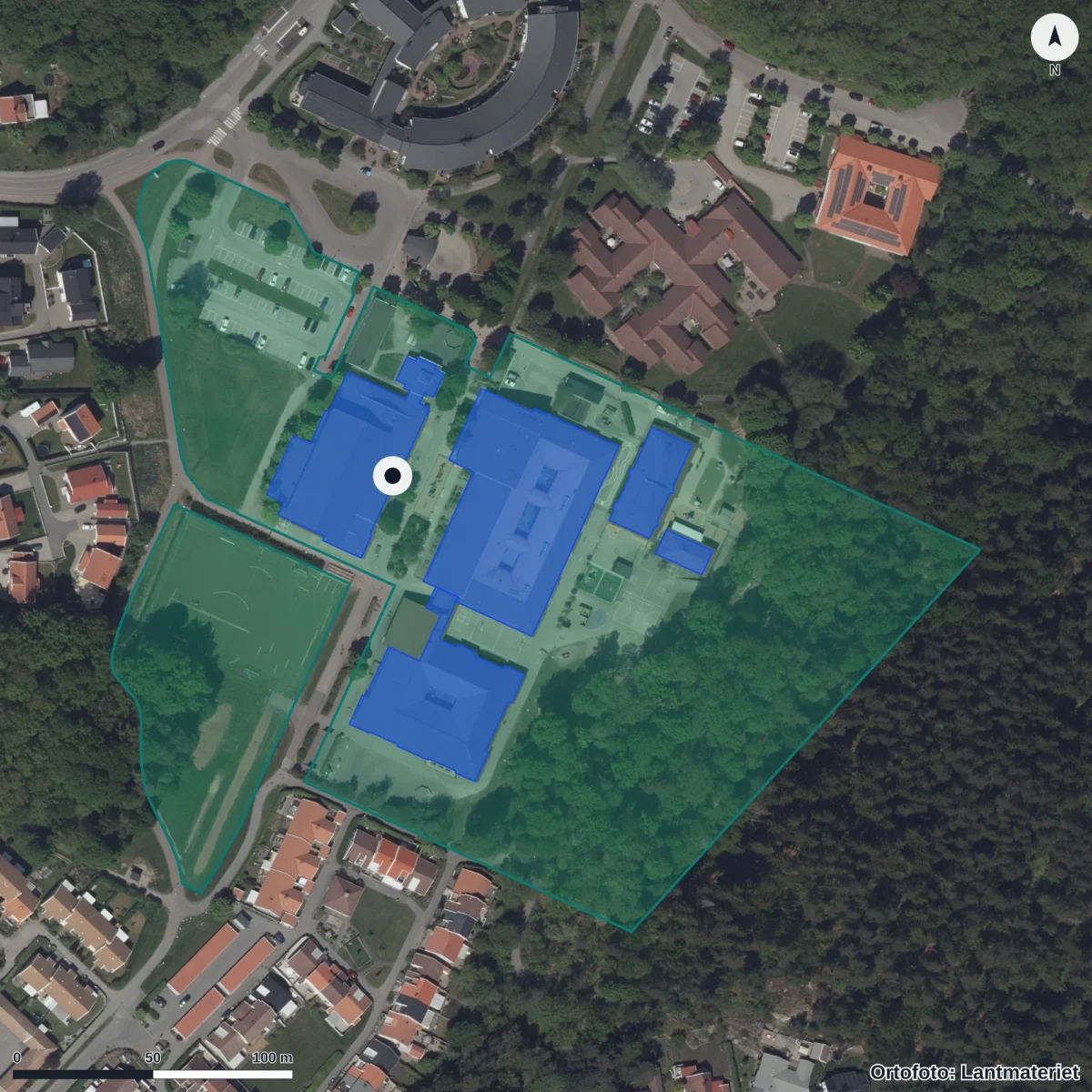 Flygbild över Ängabo Förskola, ortofoto från Lantmäteriet